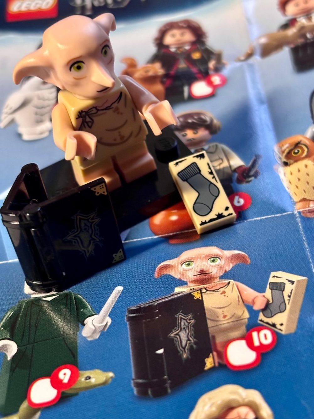 LEGO HARRY POTTER SERIES 1 "Dobby" colhp-10 with stand, pamphlet & accessories.